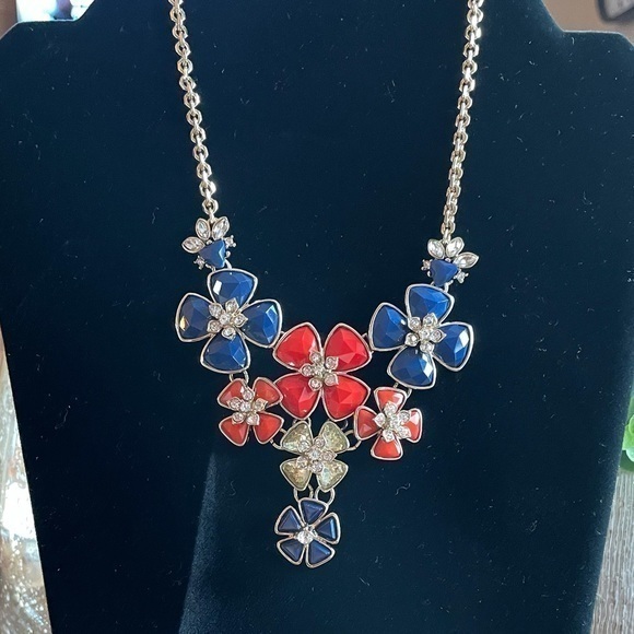 Limited Brand Flower Necklace - Picture 4 of 4